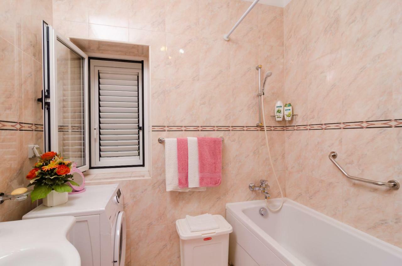 Melisa Apartment With Balcony & Free Parking Dubrovnik Eksteriør billede